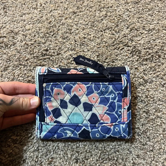 Vera Bradley Wallet Lotus Flower Swirl Trifold‎ Cardholder Wristlet Quilted Y2K - Picture 6 of 9